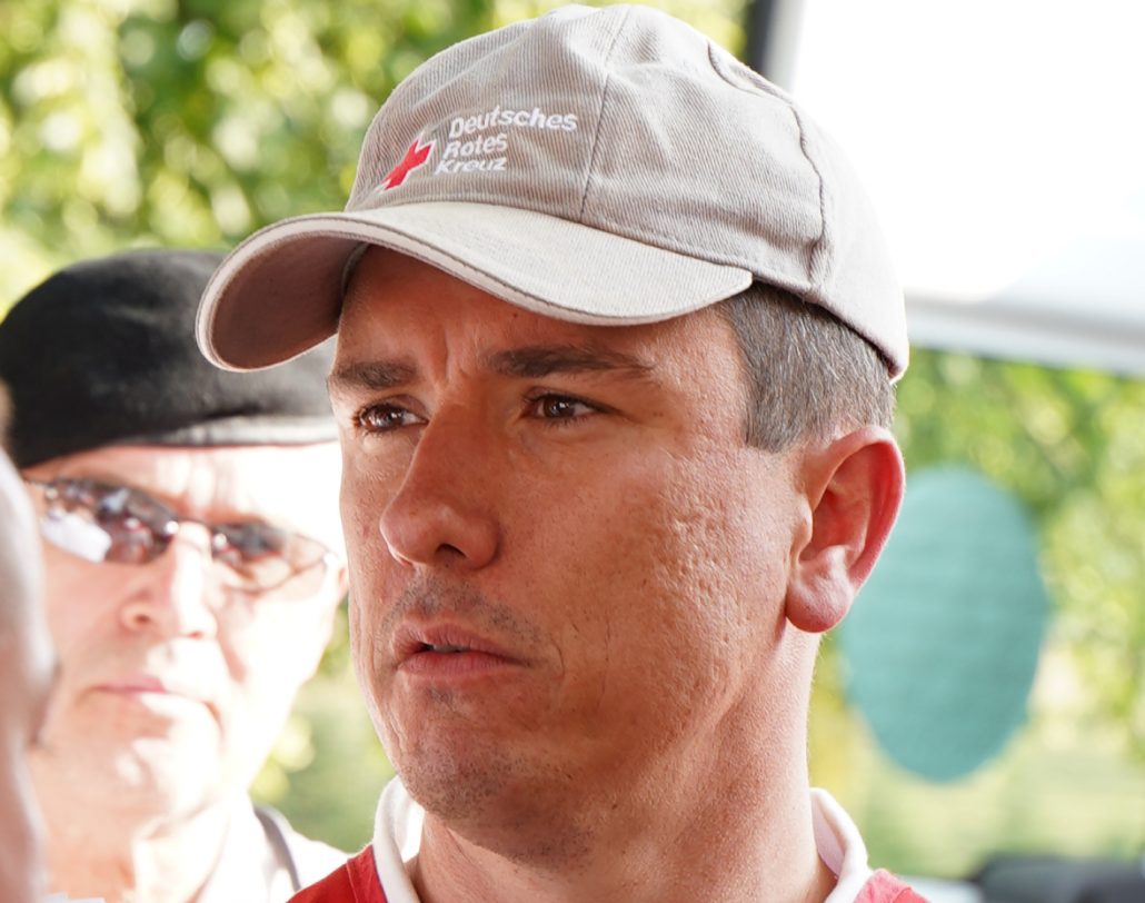 kachel-hochwasser-interview-busch Proträtfoto Dennis Busch vom Roten Kreuz