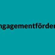 Text und Grafik: Headerbild des Studienberichts, das Grafikelement ist eine eine leuchtende Glühlampe, Text "# Engagiert Geforscht", "Neuland21 e.V." Kommunale Engagementförderung", "Studienbericht"